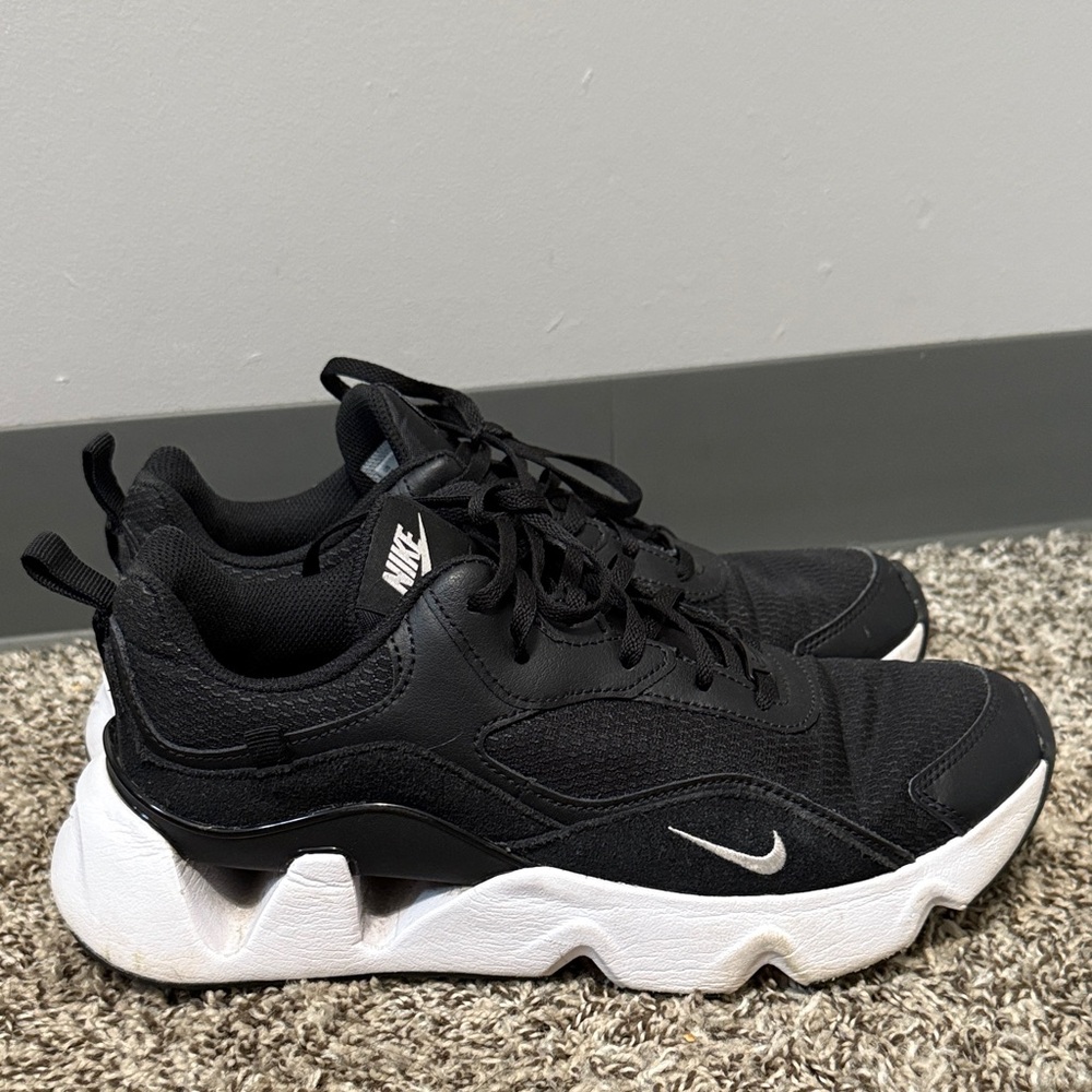 Nike Black and White Women's Sneakers